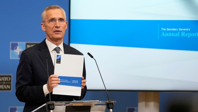 Generálny sekretár NATO vyzval členské krajiny, aby poskytli Ukrajine viac munície