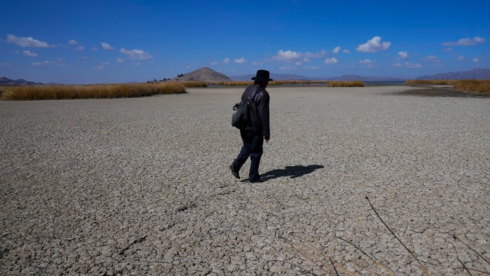 FOTO: Jedno z najpopulárnejších jazier sveta vysychá. Hladina klesla pod kritickú úroveň