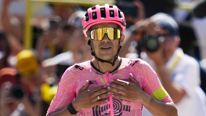 Náročnú horskú etapu ovládol Carapaz. Pogačar opäť útočil v stúpaní a udržal si žltý dres