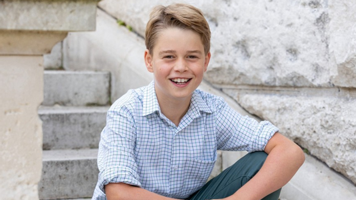 Princ George na novom portréte pri príležitosti narodenín.