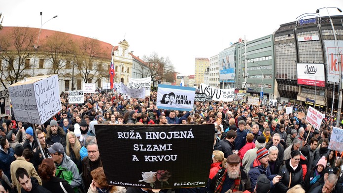 Na bratislavský protest Za slušné Slovensko prišli tisícky ľudí (archívna snímka)