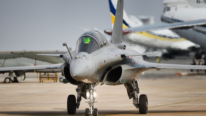 Na snímke francúzske stíhačky Rafale.