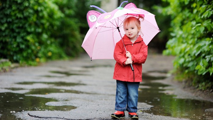 Dieťa s dáždnikom