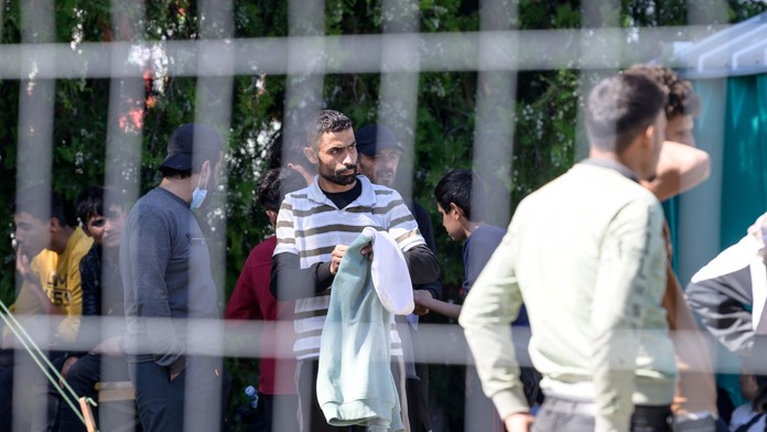 Nelegálni migranti umiestnení v Nových Zámkoch