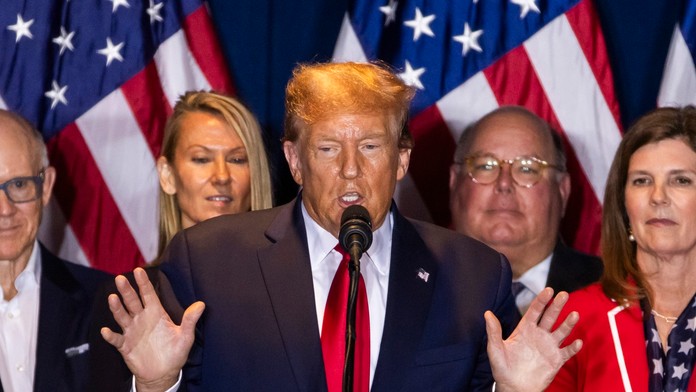 Donald Trump sa ostro obul do princa Harryho. Vyhráža sa mu deportáciou