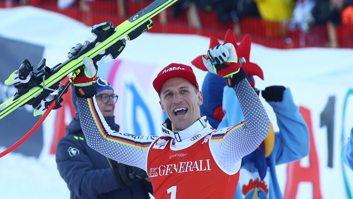 Alpský lyžiar Josef Ferstl v super-G v Kitzbüheli.