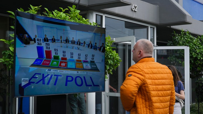 Vo voľbách v Grécku zvíťazili podľa prognóz vládnuci konzervatívci
