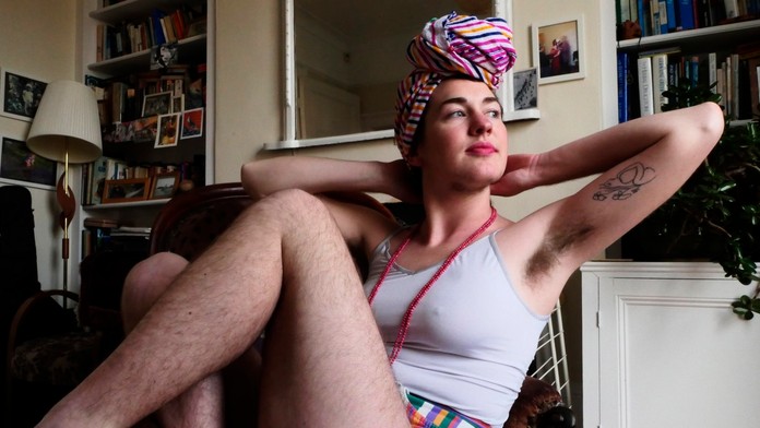 Mesiac, v ktorom sa ženy neholia. Počas celého januára beží kampaň o prirodzenosti ochlpenia