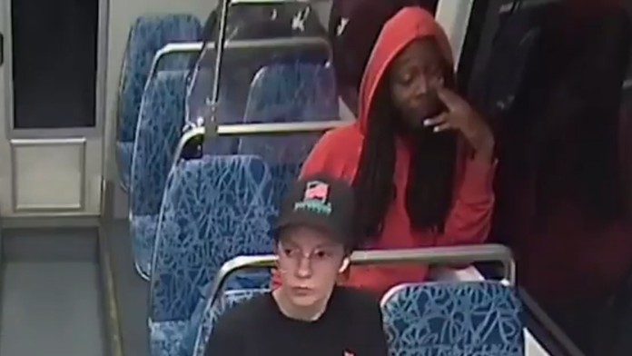 Vo verejnej doprave na smrť dobodal mladú Ukrajinku. Mužovi teraz hrozí trest smrti