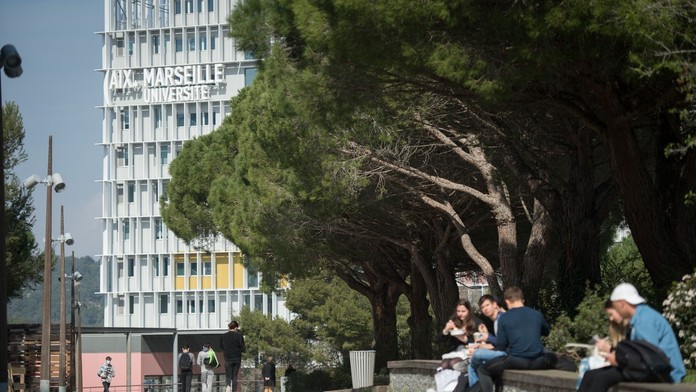 V oblasti ponúkajú drogy ako na trhu. Univerzita v Marseille má strach, pristúpila k ráznemu opatreniu