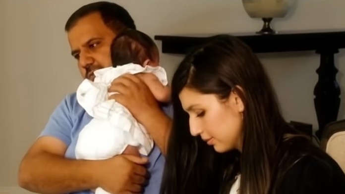 Hrdí rodičia s malou Liyou.