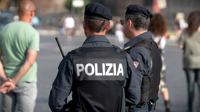 Ako z filmového plátna. Gang seniorov vykrádal talianske pošty, jednu z akcií im pokazili problémy s prostatou