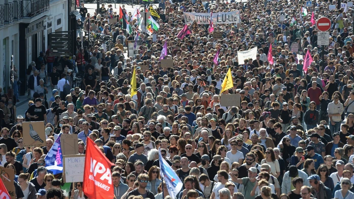 Na protivládnych protestoch vo Francúzsku sa podľa odborárov zúčastnilo milión ľudí