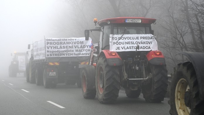 Jeden protest za druhým. K autodopravcom sa na východe pridali nespokojní farmári a lesníci