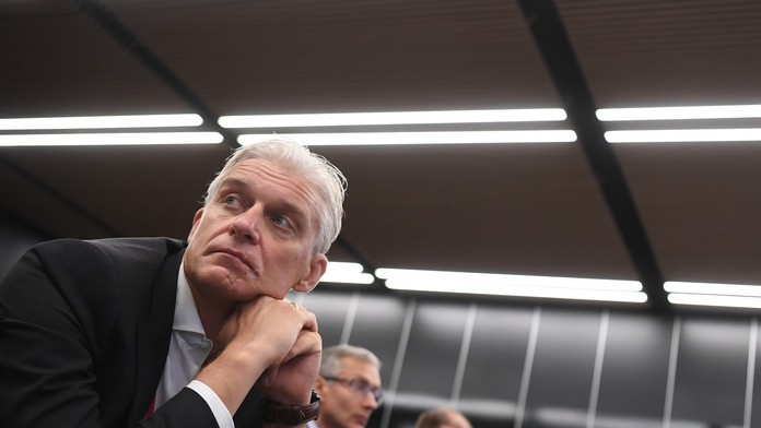 Ruský magnát Tiňkov tvrdí, že po kritike vojny na Ukrajine ho Kremeľ prinútil predať podiel v banke