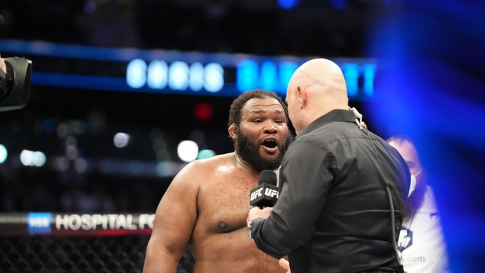 Buday zdolal v debute v UFC Barnetta. Bol však blízko k diskvalifikácii pre jeden z úderov