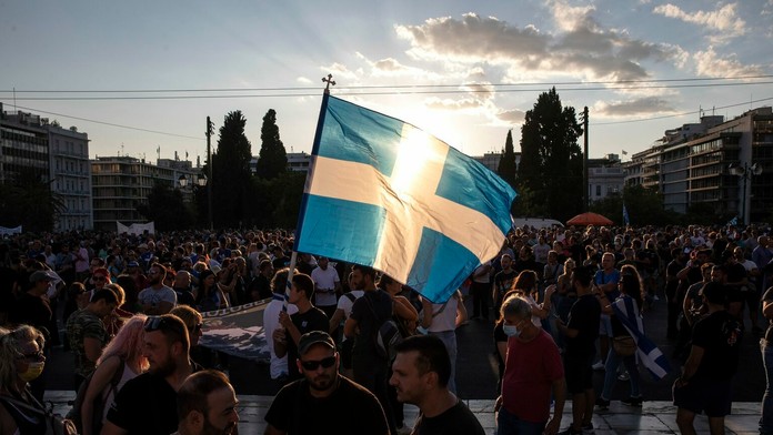 Protest proti povinnému očkovaniu v Grécku