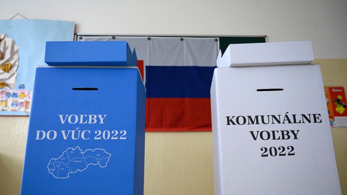 Volebné výhry aj porážky: Víťazmi sú tradičné politické strany, marketingové projekty pohoreli