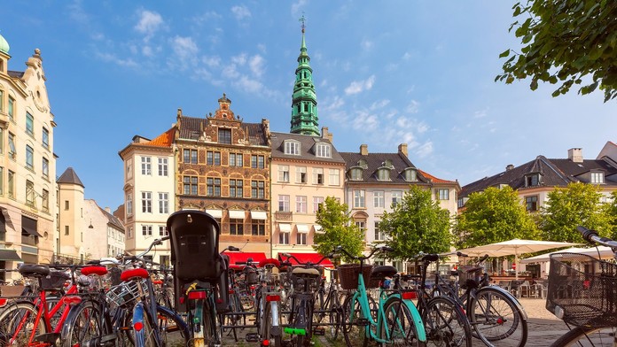 Obedy a bicykle zadarmo. Európske metropoly odmeňujú turistov za dobré správanie