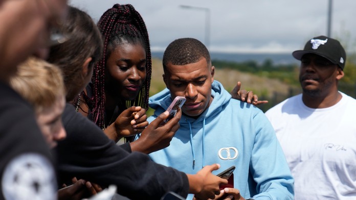 Priblížili sa k dohode? Kylian Mbappé sa vrátil do hlavného tímu PSG a zapojil sa do tréningu