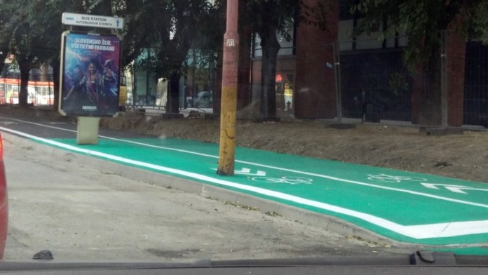 Cyklotrasa, ktorá má viacero neprekonateľných prekážok