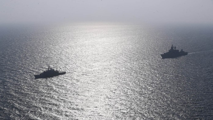 Nezvyčajná scéna z vôd sporného súostrovia: Čínska vojnová loď naháňala ruskú fregatu, Japonci podali protest