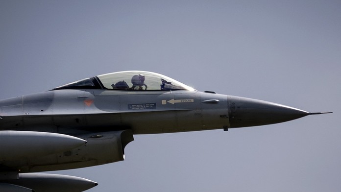 Kyjev stráži medzinárodná letka. Stíhačky F-16 pilotované veteránmi z Holandska a USA zohrávajú kľúčovú úlohu