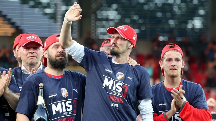 Futbalisti Viktorie Plzeň venovali titul bývalému slovenskému reprezentantovi Mariánovi Čišovskému. 19. mája