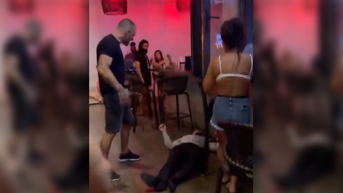 Joe Schilling knokautoval v bare muža.