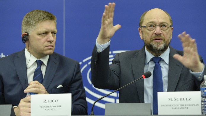 Robert Fico (vľavo) a predseda Európskeho parlamentu Martin Schulz