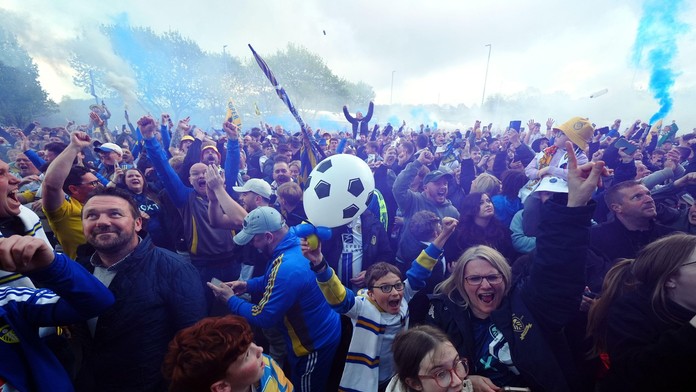 Oslavujúci fanúšikovia Leeds United