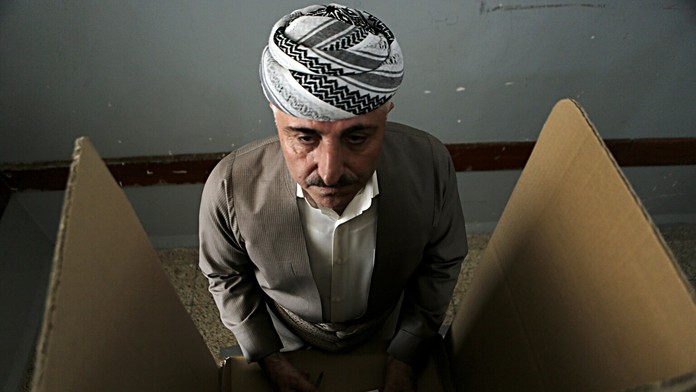 Účastníci 3. Veľkého protikorupčného pochodu na Hviezdoslavovom námestí v Bratislave.