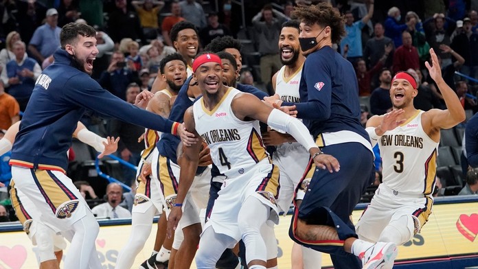 Devonte Graham sa teší po víťaznej trojke.