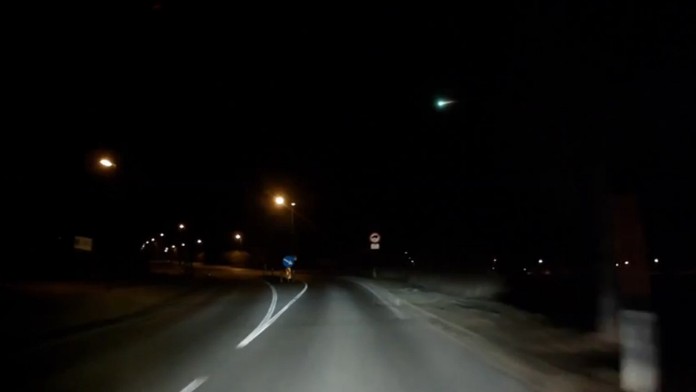 Nemcov vystrašili žiariace objekty na oblohe.