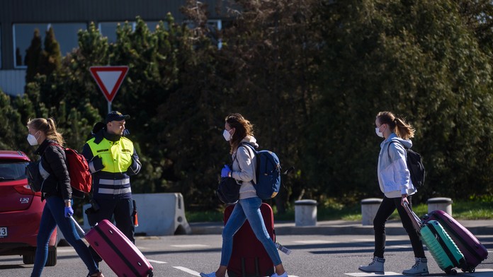 Usher a Jenn Goicoechea 