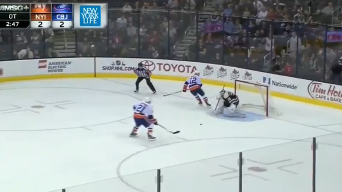 Dvaja hráči New Yorku Islanders si vychutnali brankára 