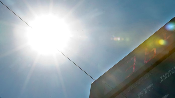 Séria horúčav, extrémnych teplôt a tropických nocí pokračuje na Slovensku od 2. augusta 2015.