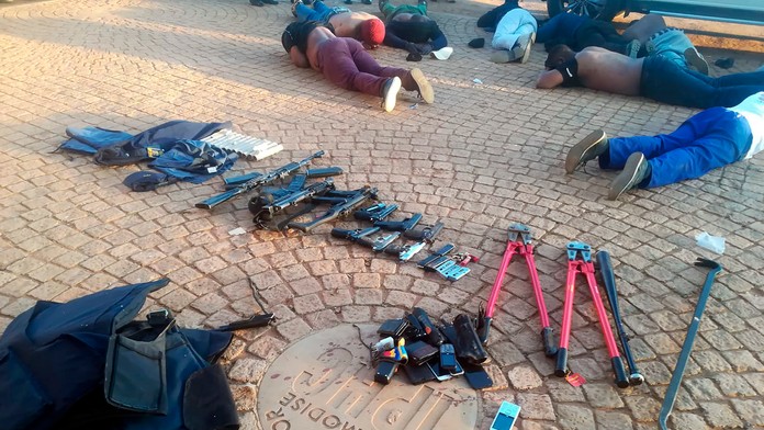 Donald Trum s ochranným rúškom.