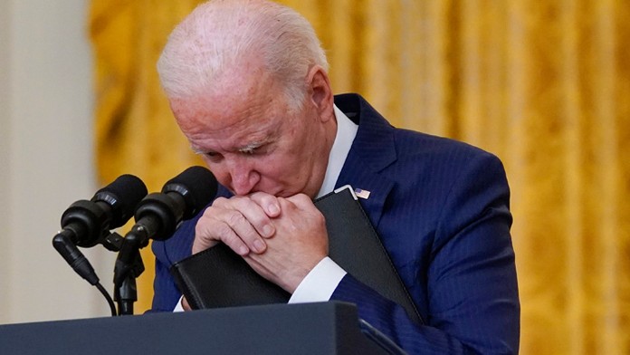 Biden po útokoch v Kábule nariadil vypracovať plány na útoky proti IS