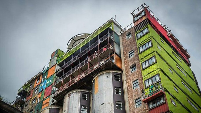 Internát z kontajnerov