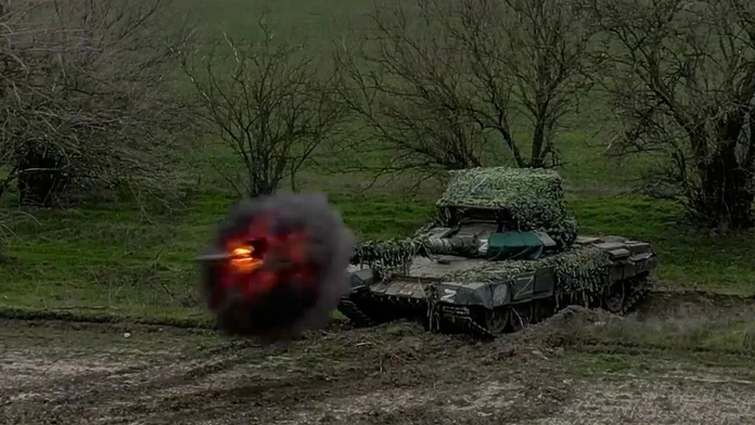Rusi hlásia postup v smere na Bachmut. Po urputných bojoch dobyli dve dediny