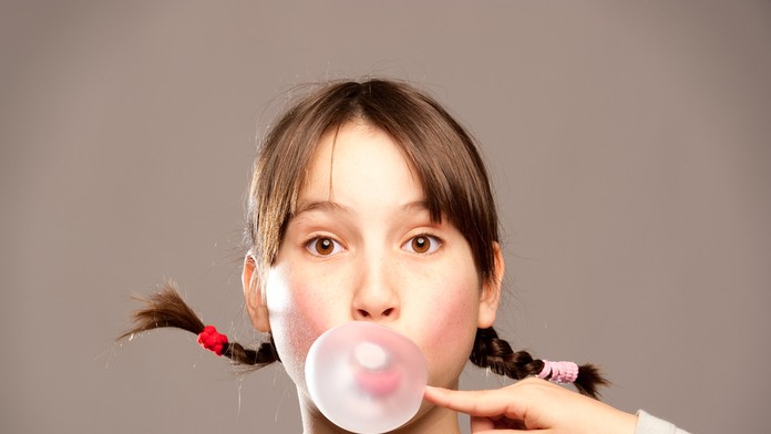 Žuvanie žuvačky - ilustračná snímka