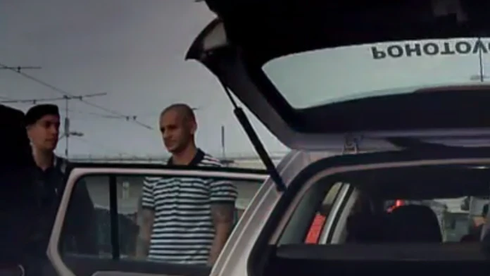 Vladimír Weiss ml. odpovedá na otázky policajtov.
