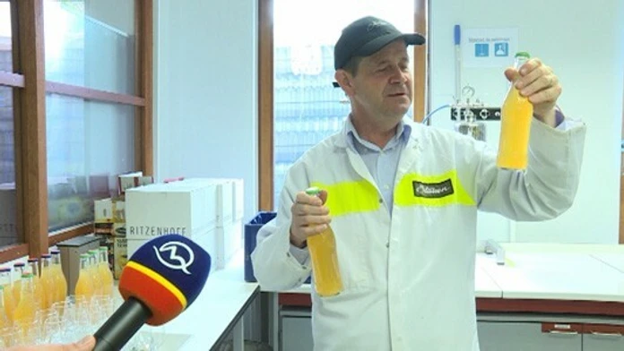 boli-sme-sa-pozriet-ako-sa-vyraba-oblubeny-letny-napoj.jpg