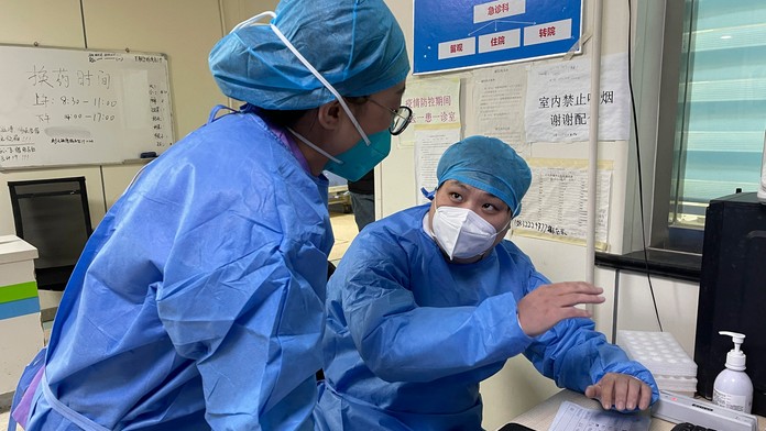 V Číne prudko stúpajú prípady covidu. Krajina prestane zverejňovať každodenné údaje