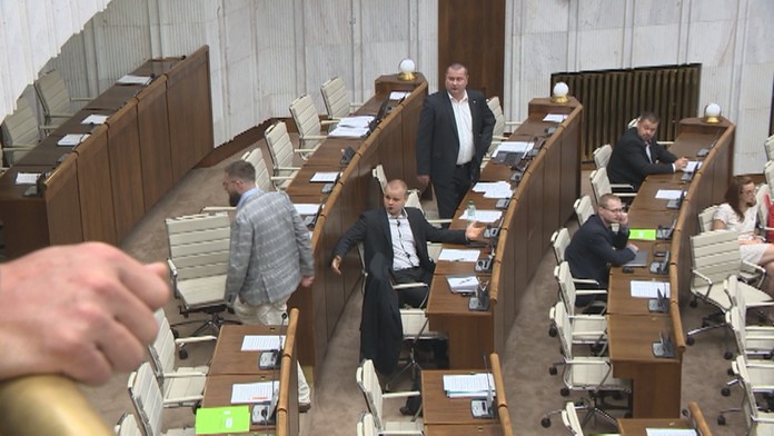 Poslanci Martin Poliačik a Milan Mazurek predviedli ostrú výmenu názorov.