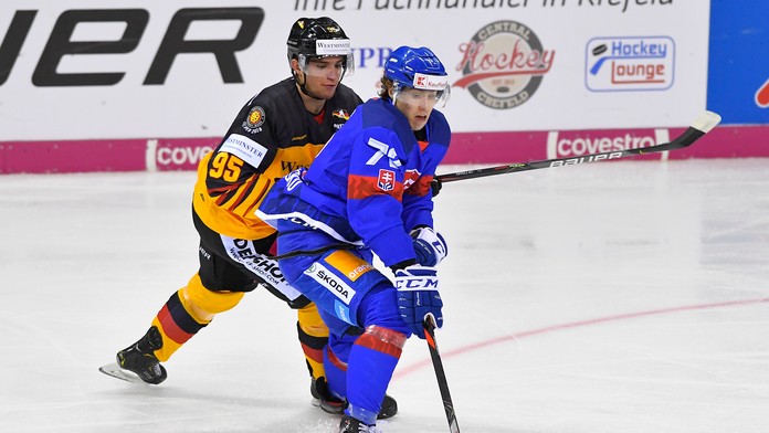 Andrej Kollár a Frederik Tiffels v zápase Nemecko - Slovensko počas Nemeckého pohára v roku 2019.