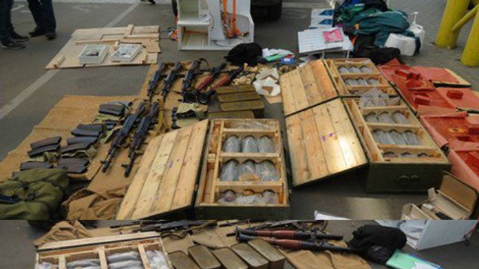 Arzenál zbraní a materiálu, ktorý zadržala Ukrajinská bezpečnostná služba u Francúza.