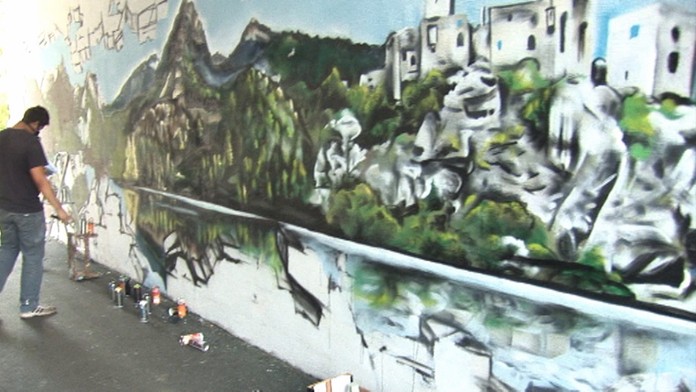 Špinavé podchody mení na umelecké diela.