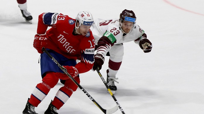 Radosť hráčov Slovenska po góle proti Dánsku na MS 2019, hore uprostred Ladislav Nagy.